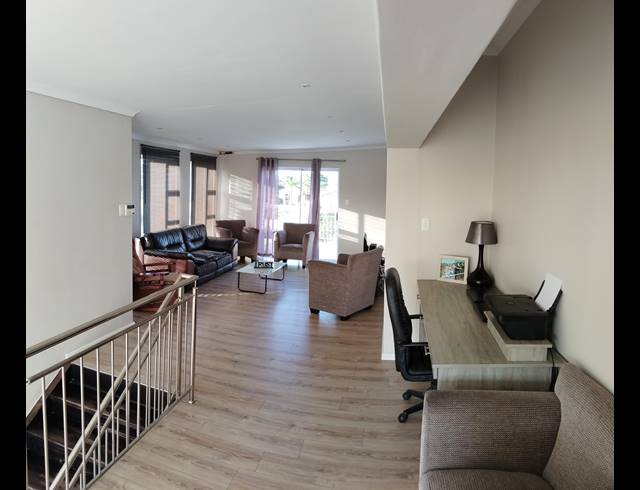 3 BEDROOM FREEHOLD FOR SALE IN WINDSOR PARK